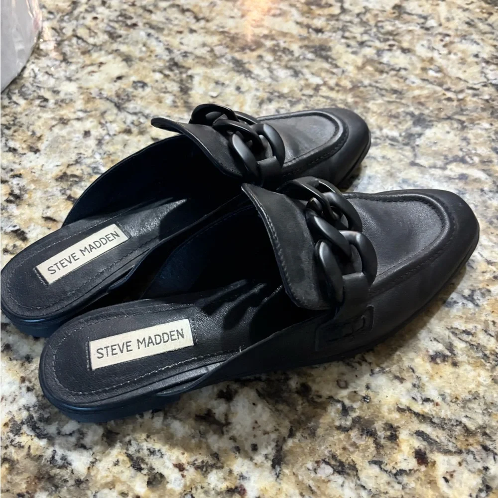 Steve Madden Black Loafers with Matte black Chain - Picture 3 of 4